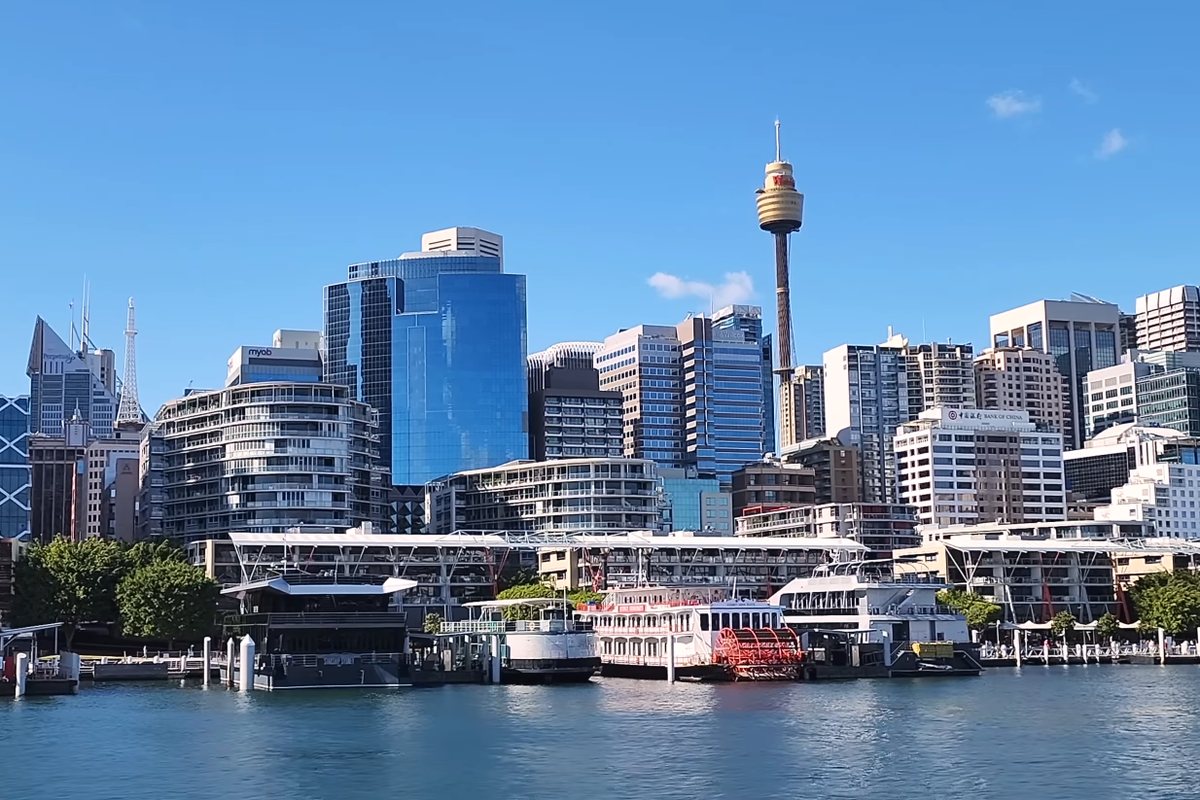 Verkehrsknotenpunkt Circular Quay im Zentrum von Sydney